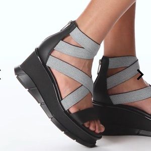 Sorel Joanie III Sport sandals WORN ONCE for a wedding. Super comfortable!